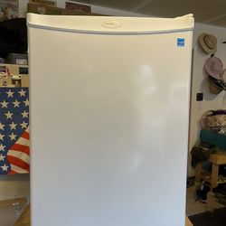 Mini Fridge without Freezer