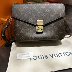 Louis Vuitton Pochette Metis Bag 