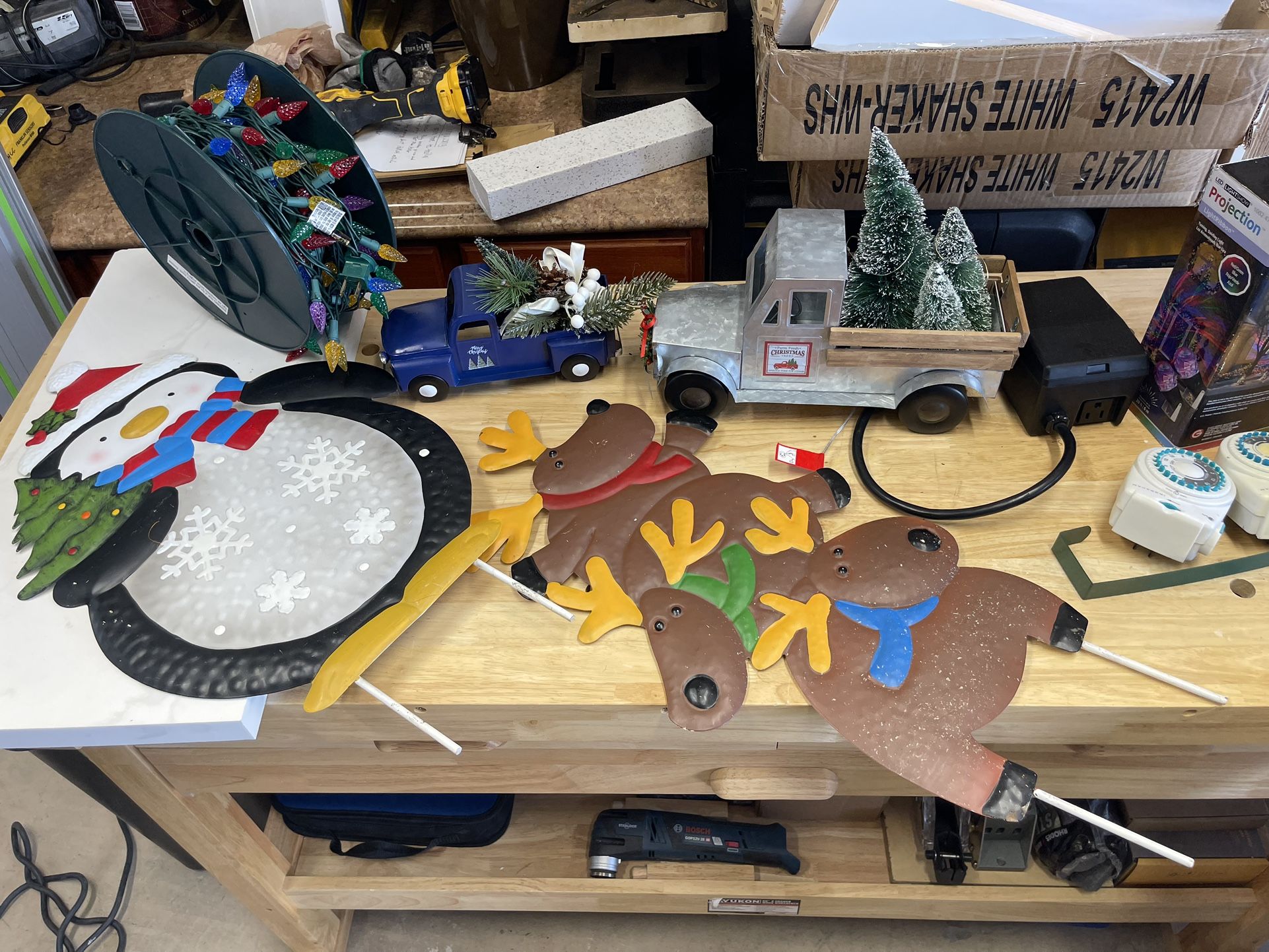 Christmas Outdoor Decor  Read Pricing On description