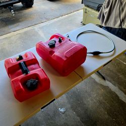Portable boat fuel tanks and fuel line