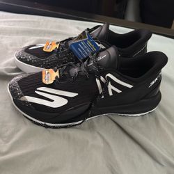 Sketchers Baseline Bully
