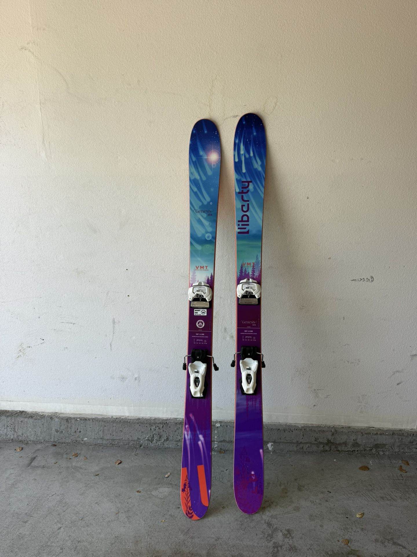 ‘22 Liberty Genesis 96 158cm woman’s skis with bindings