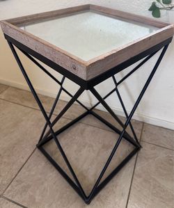 Modern Glass Top Accent Table/ End Table