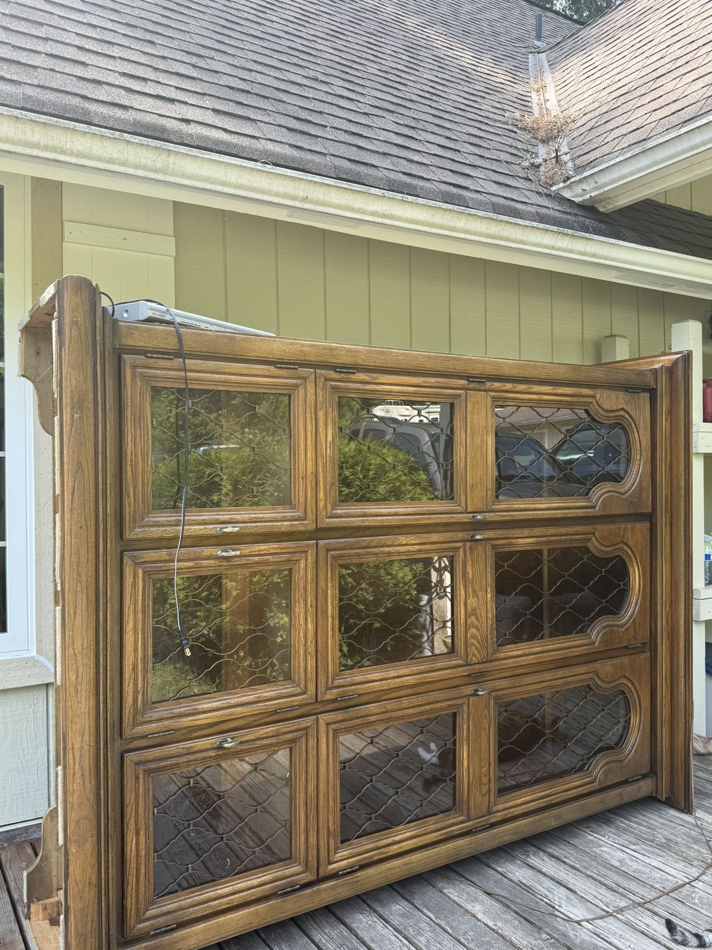 Free China Cabinet Hutch