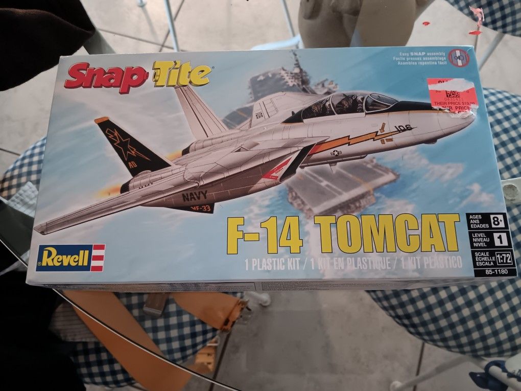 Revell F-14 TOMCAT model Kit