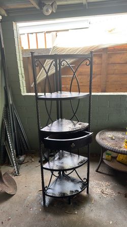 Corner shelf