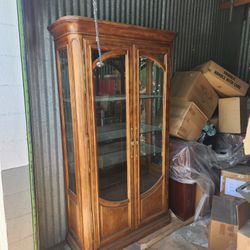 China Cabinet With Built-in Lights