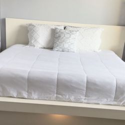 EASTERN KING BED FRAME .