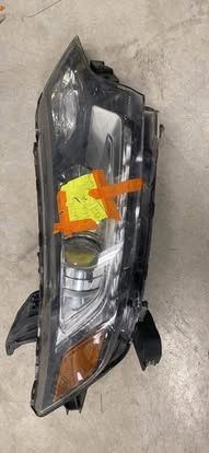 2016 MITSHIBISHI OUTLANDER DRIVER SIDE HEADLIGHT