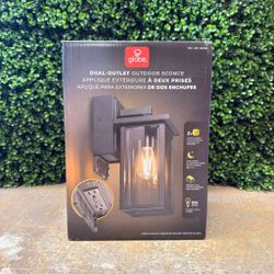 Dual outlet outdoor scone