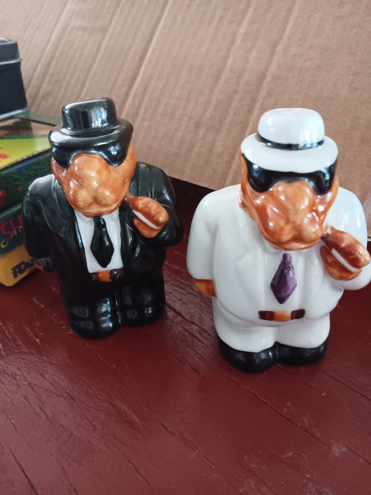 Vintage 90s Camel Joes Salt N Pepper Shakers