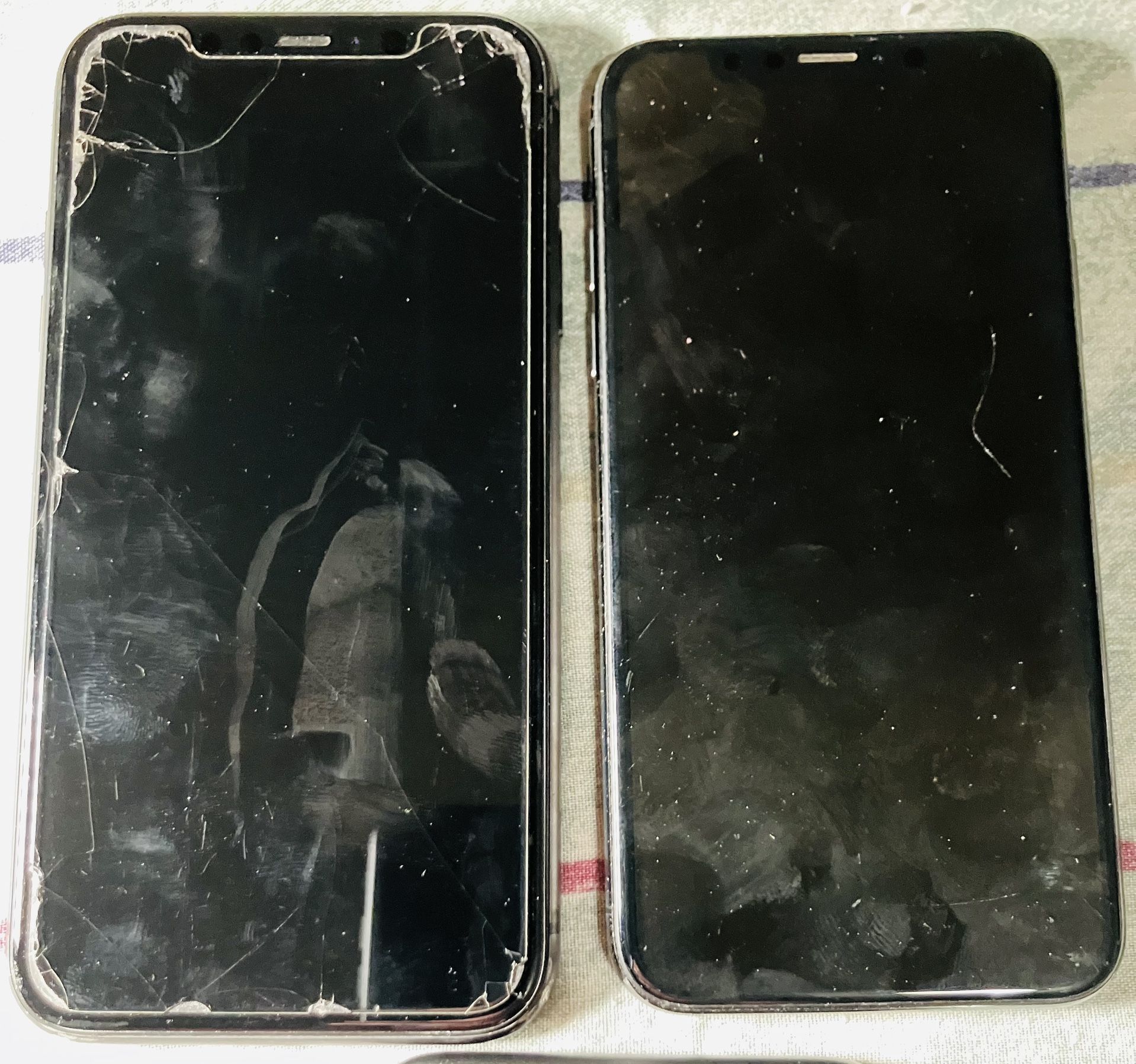 iPhones For Sale (3 iPhones) All Power On & They Need Screens All Have Clean IMEI’S All Are NOT blacklisted, They Are My Personal Phones