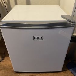 Nice Mini Fridge For Sale Black &decker Brand $60