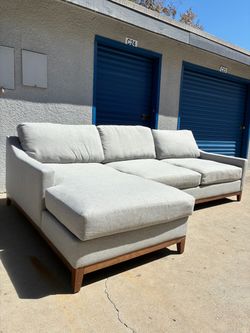 Living Spaces Jonathan Louis Sectional Couch 🛻Delivery Available🛻