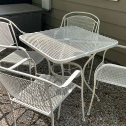 Table Off White And Umbrella, Beige