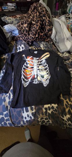 Young boys long sleeve graphic tee with sports and rib picture size 6/7