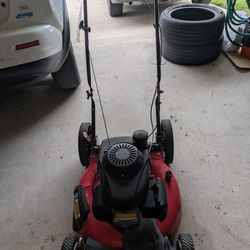 Troy-Bilt Self propelled LawnMower. Starts right up. (Bag not included)