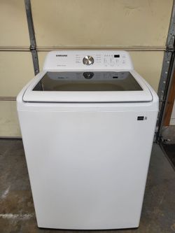2025 Samsung washer (delivery available)