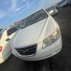 Parting Out 2009 Hyundai Sonata Part