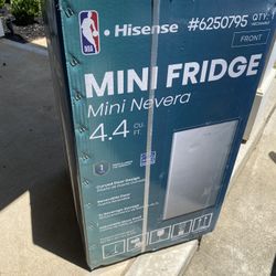 Hisense Mini Fridge 4.4 Cu ft