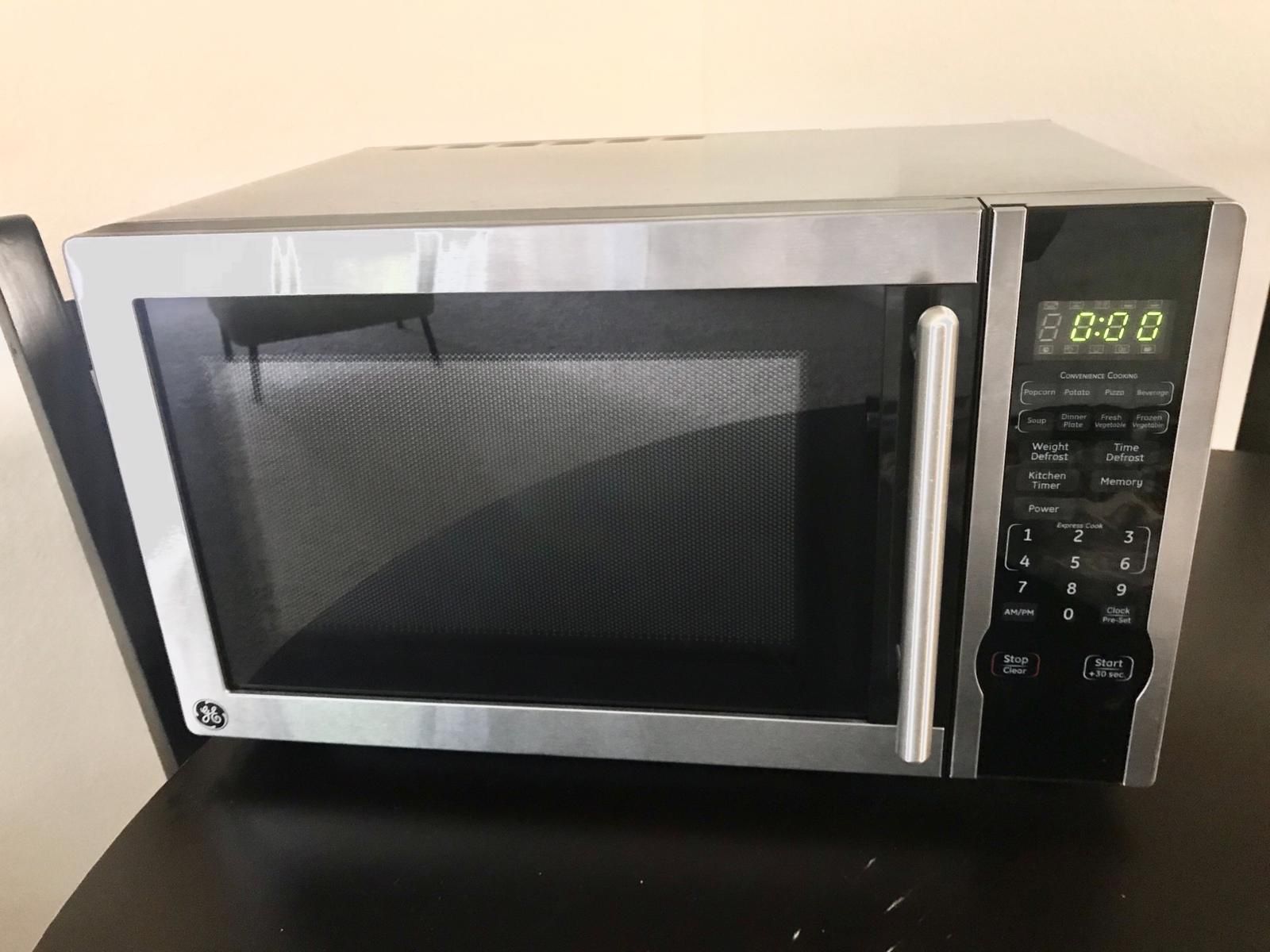 GE Microwave - Model: jes1138snc01