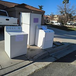 Curb Alert!! Free Working Washing Machine and other metal.