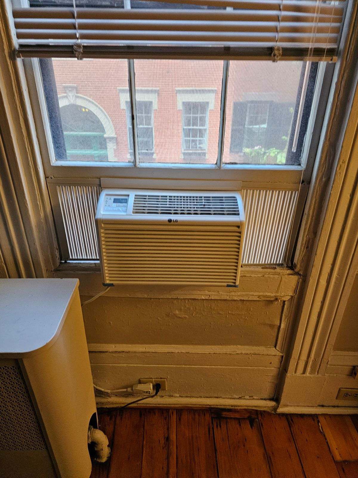 Window Mounted Air Conditioner Units (ac)