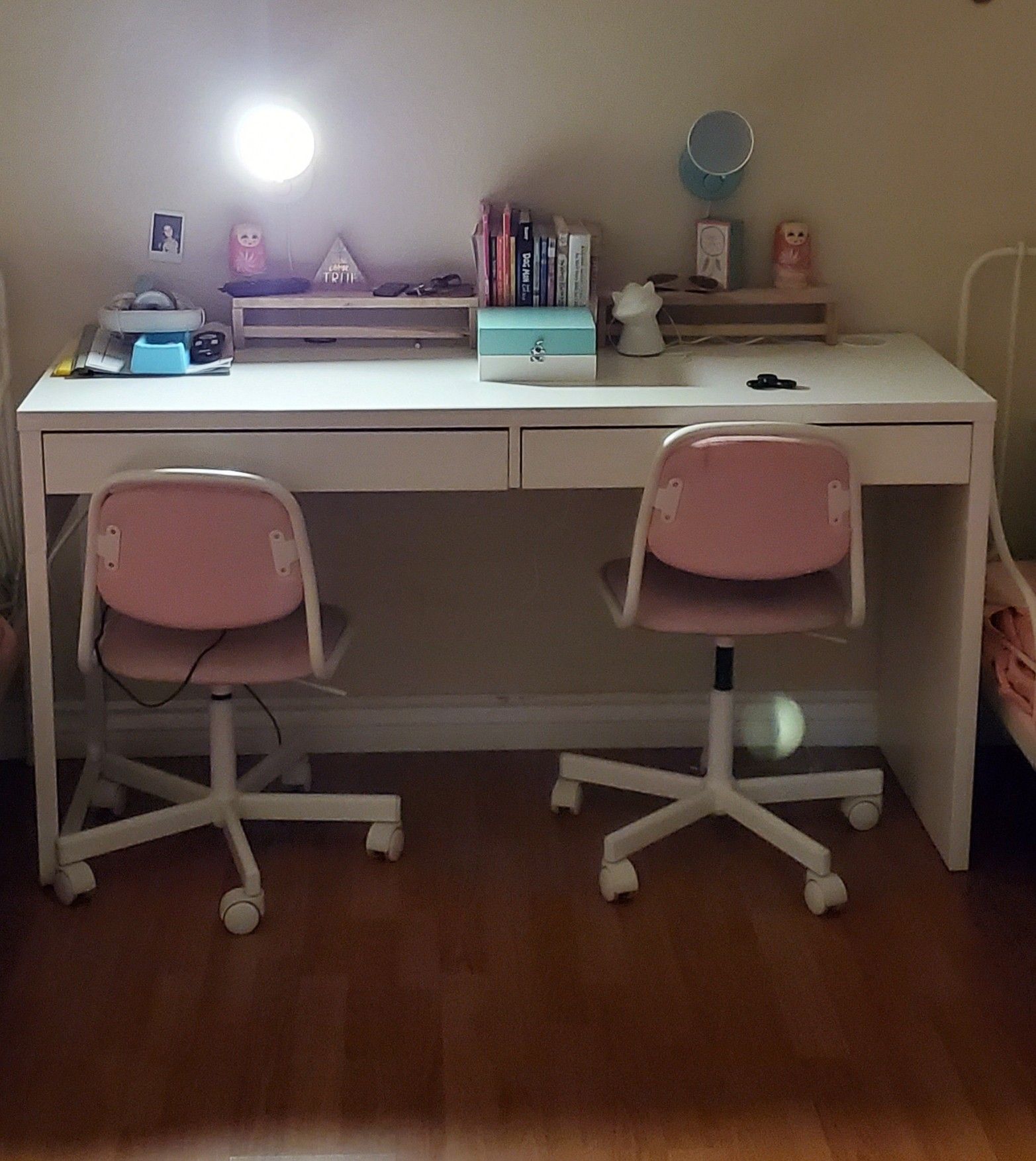 Desk, white, 55 7/8x19 5/8 " , with 2 chairs