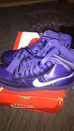 New with box Nike vendel supreme purple and black excellent condition size 11/1/2