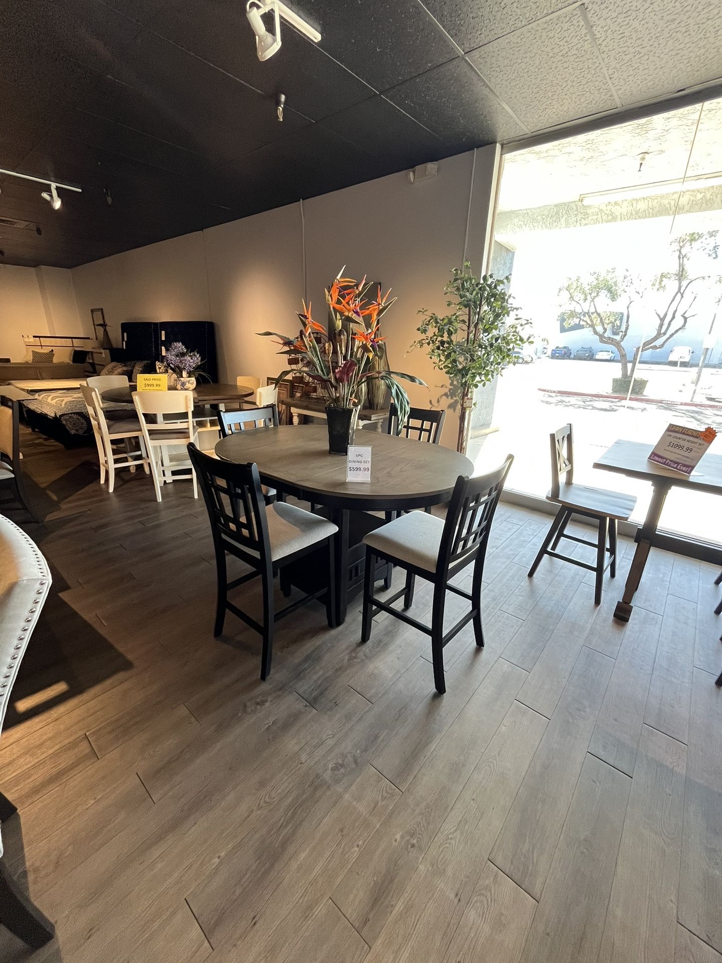 Table And 4 Barstools