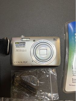 Nikon Coolpix S3700 Digital Camera + Accessories