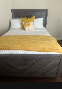 Remote Beautiful Queen headboard and brand new queen mattress