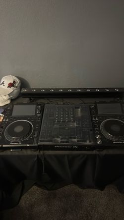 2 CDJ 3000’s with A9 mixer