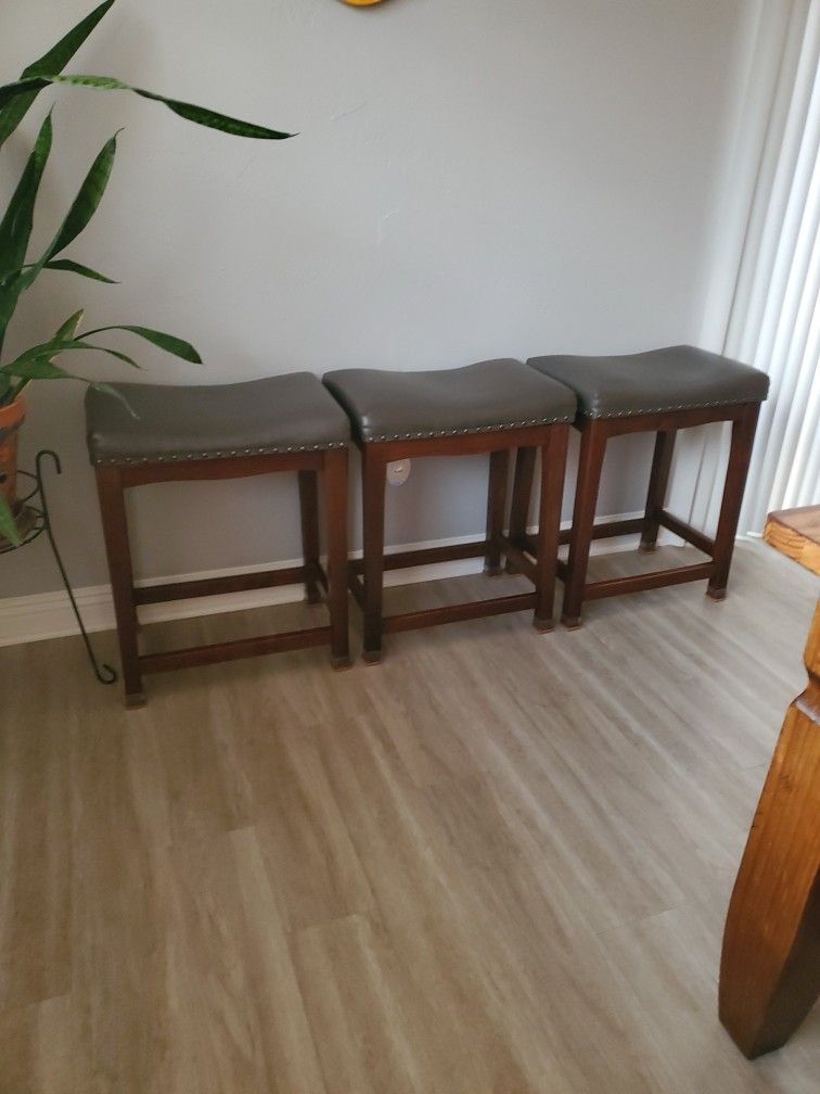 3 Bar Stools