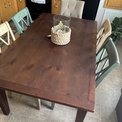 Dinning Room Table And 6 Chairs 