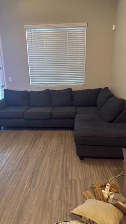 Dark blue right shave sofa sectional in good condition