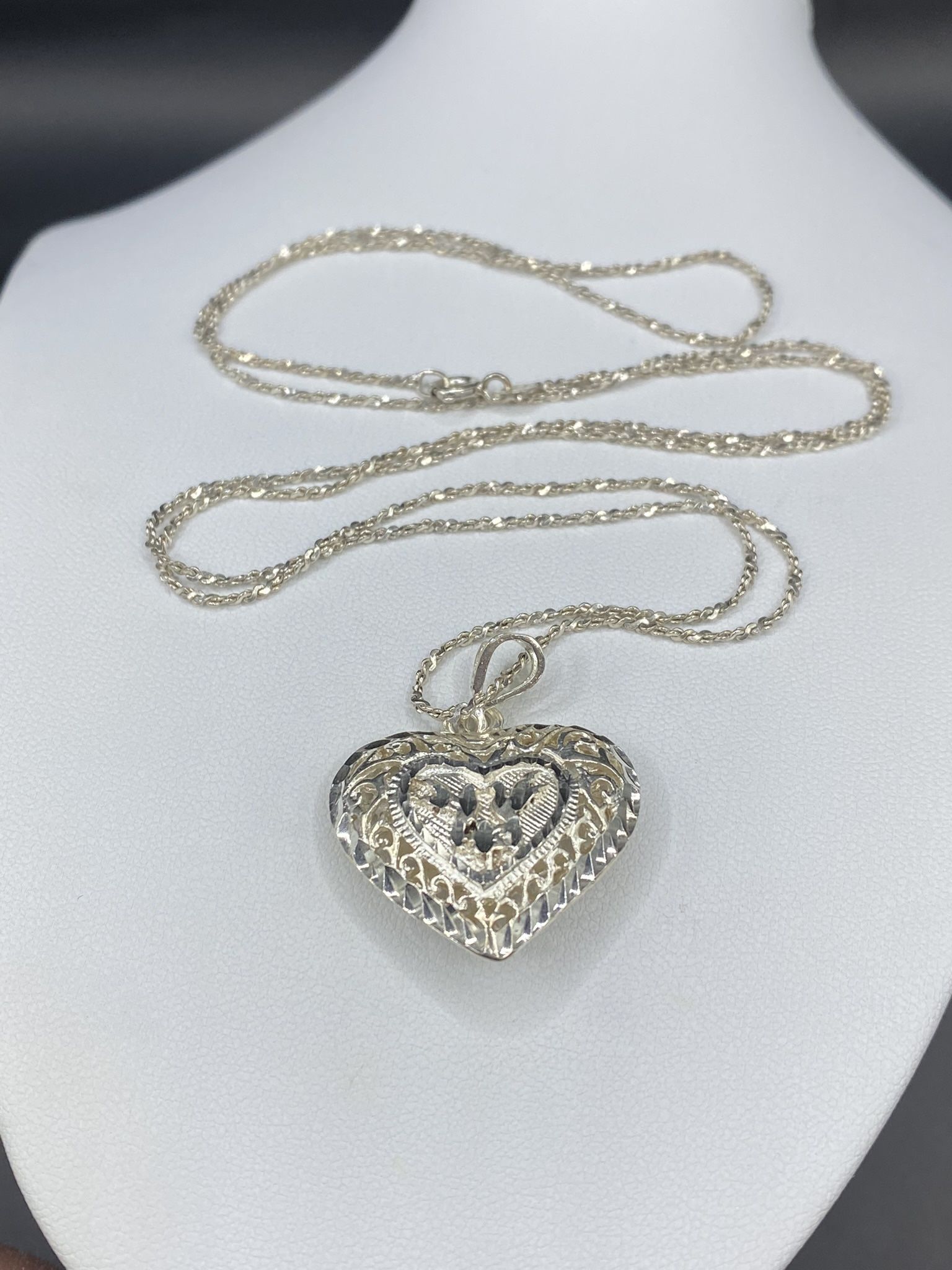 30” Vintage Diamond Cut Heart Necklace
