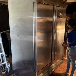 COMERCIAL REFRIGERADOR (AVANTCO) (DELIVERY AVAILABLE)