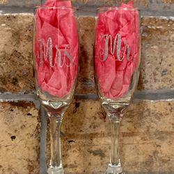 Bride & Groom champagne Flutes Wedding Mr. & Mrs.