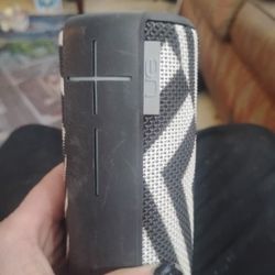 UE Megaboom Bluetooth speakera
