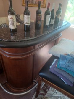 Bar and 2 chairs