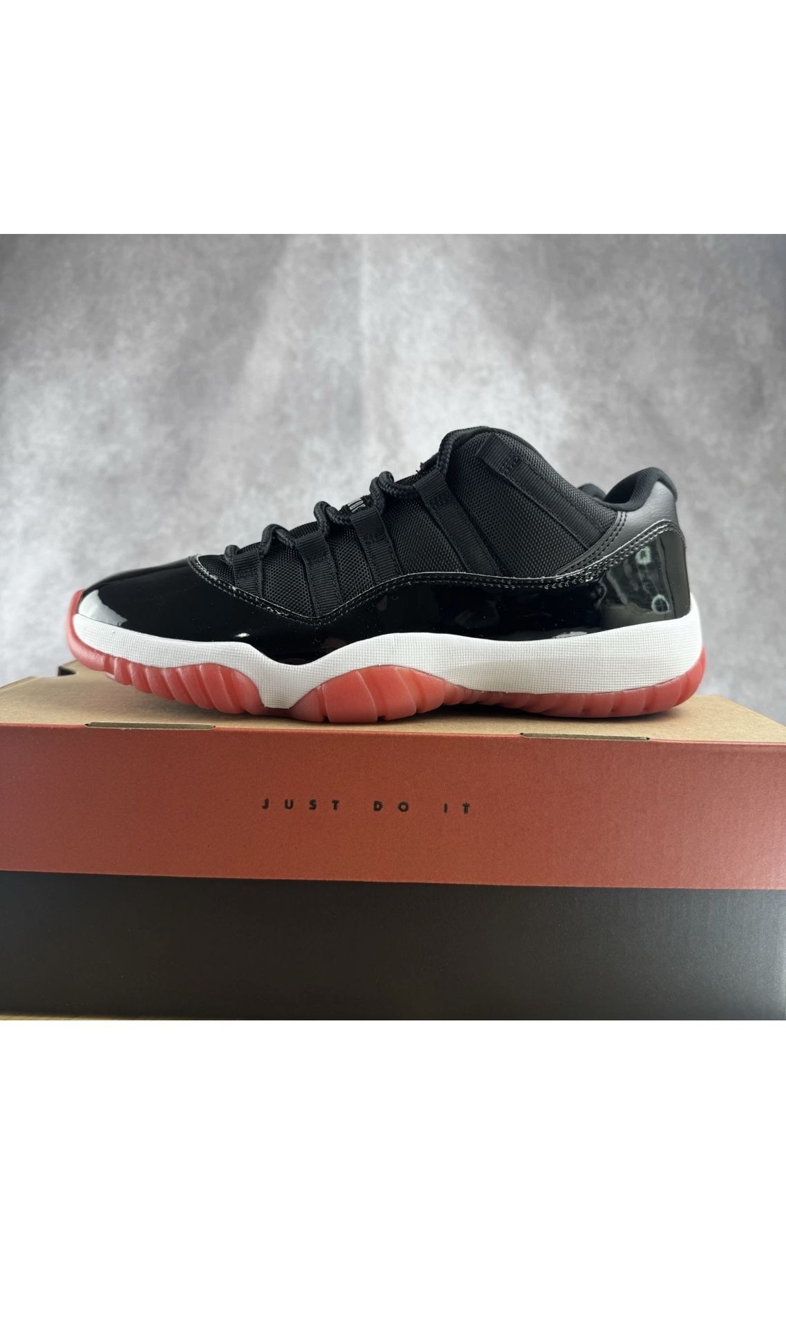 Jordan 11 Low 9.5 Men