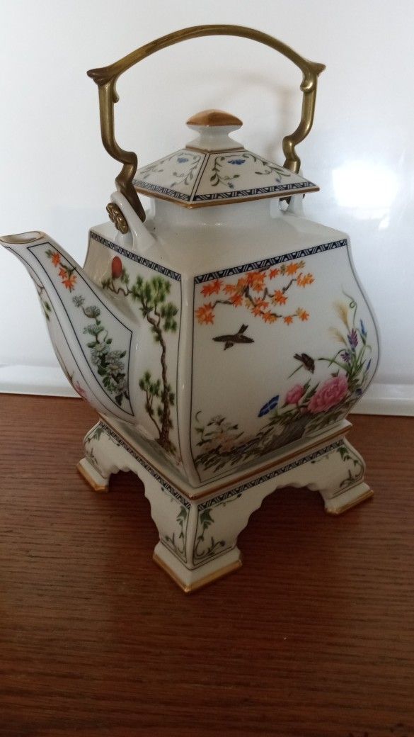Porcelain Teapot By Naoko Nobata (0n Sale)