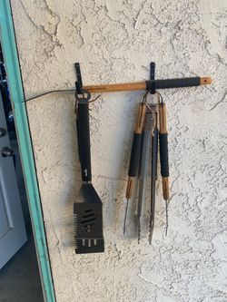 BBQ Barbecue Grilling Utensils 2 Spatulas 2 tongs and fork $5 for all