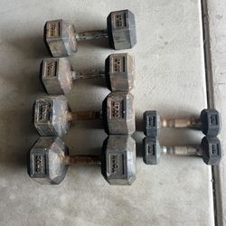 Set 2-25lb ,1-15 lb-2- 5 lb- 2- 30 Lb Dumbbells