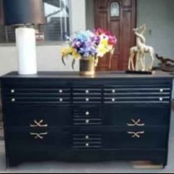 9 Drawer Dresser - Solid Wood - Black With Gold 