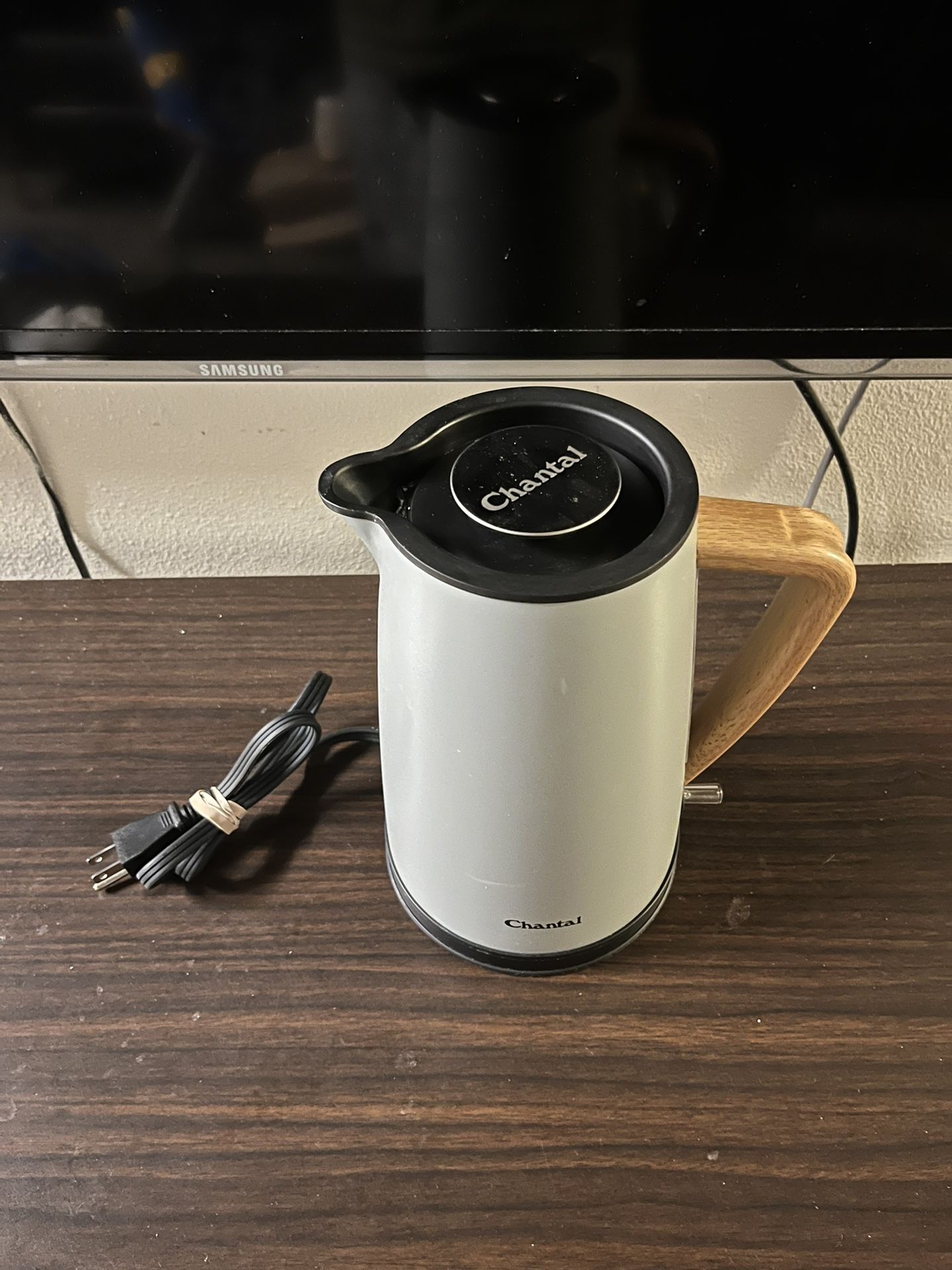 Chantal Oslo Cordless Electric Kettle ELSL37-08O CM, used