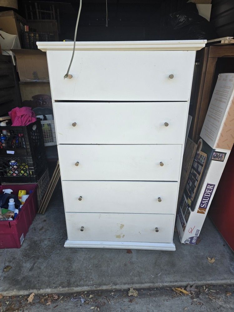 Signature Design by Ashley® Bostwick Shoals 5-Drawer 16x 33x54"