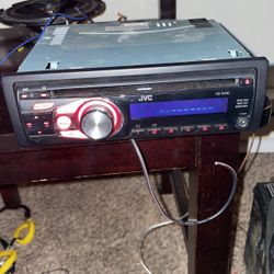 JVC KD-R330 CD Player/MP3 In Dash Receiver.   Barely Used!!!