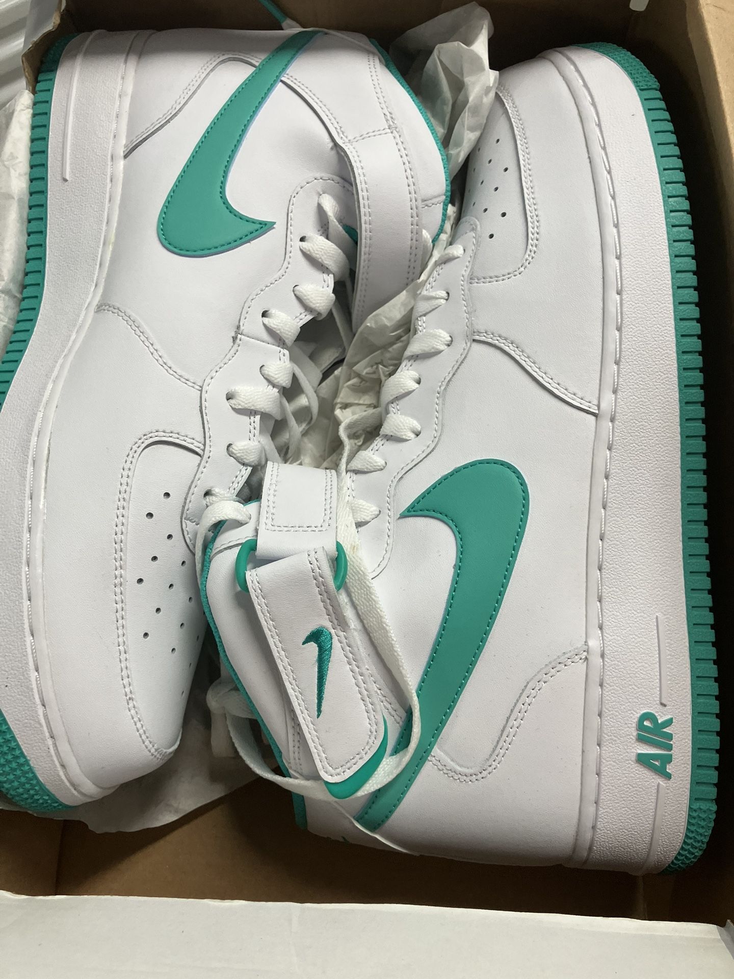 Men’s Nike Air Force Ones Miss